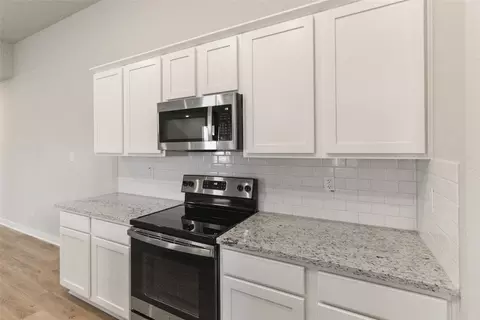 Kitchen - 162 Gunner Rd, Buda, TX 78610 photo 6 of 6
