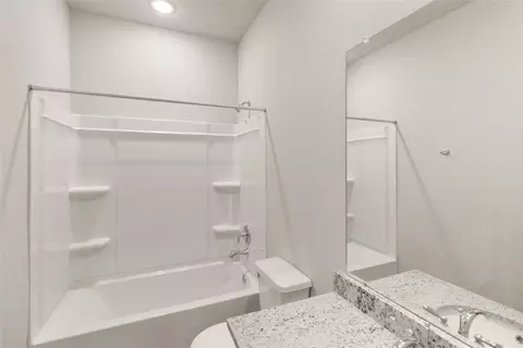 Bath - 162 Gunner Rd, Buda, TX 78610 photo 3 of 3