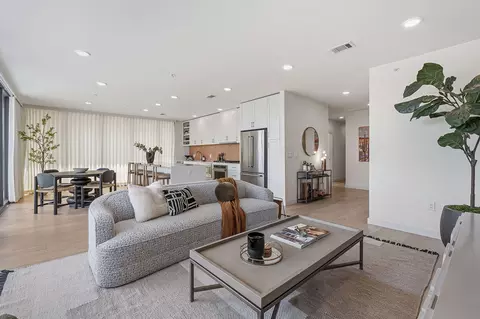 1600 S 1st St #410, Austin, TX 78704