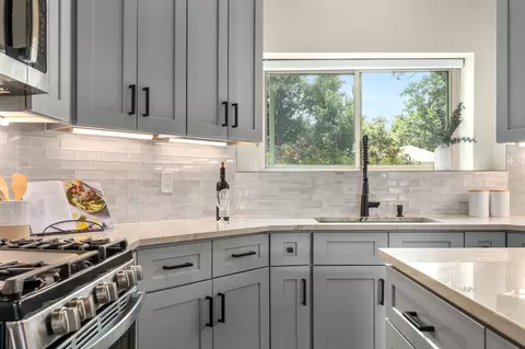 Kitchen - 607 Sapling Cv S, Cedar Park, TX 78613 photo 3 of 3