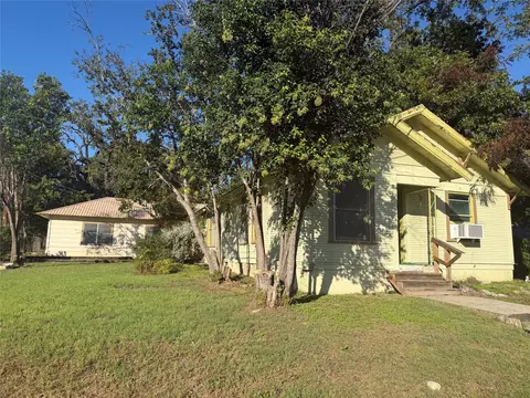 108 S Race St, Lampasas, TX 76550