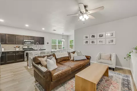 115 Cibolo Creek Dr, Kyle, TX 78640