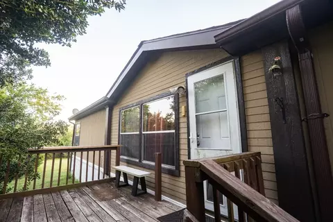 417 Hidden Oaks Dr, Elgin, TX 78621
