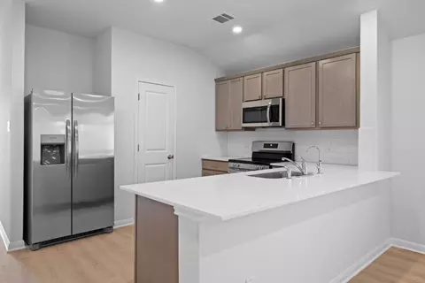 141 Hatari Trl, Jarrell, TX 76537 photo 4