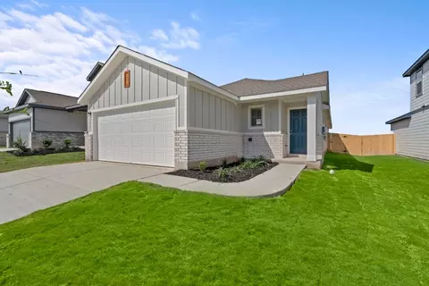 141 Hatari Trl, Jarrell, TX 76537 photo 2
