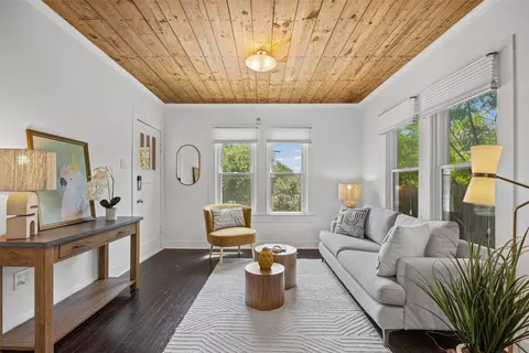 2702 E 22nd St, Austin, TX 78722