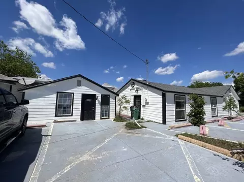 804 W 2nd St, Taylor, TX 76574