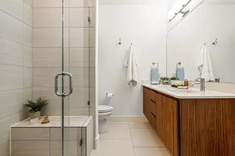 Bath - 1801 E 2nd St #9, Austin, TX 78702 photo 3 of 5