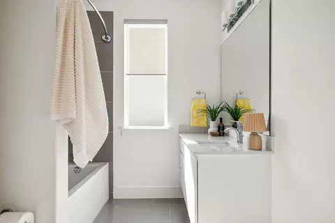 Bath - 1801 E 2nd St #9, Austin, TX 78702 photo 4 of 5