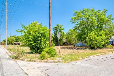 1001 Fifth St, Lockhart, TX 78644 photo 2