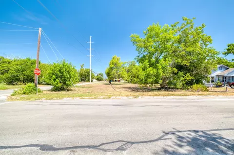 1001 Fifth St, Lockhart, TX 78644 photo 4