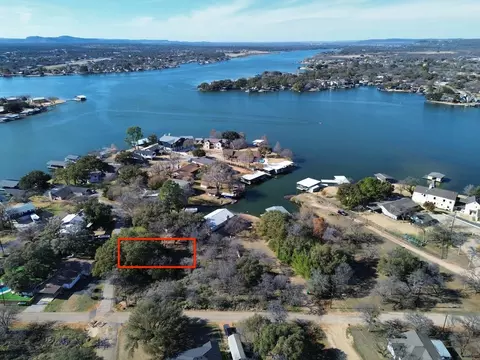 304 W Briarway Dr, Granite Shoals, TX 78654