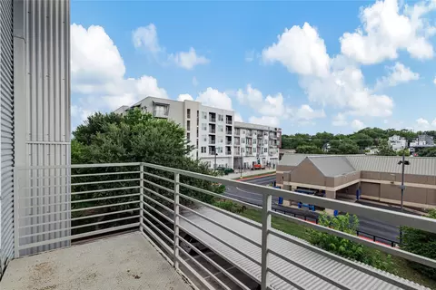 Exterior - 2124 E 6th St #305, Austin, TX 78702 photo 2 of 9