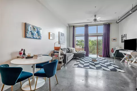 2124 E 6th St #305, Austin, TX 78702
