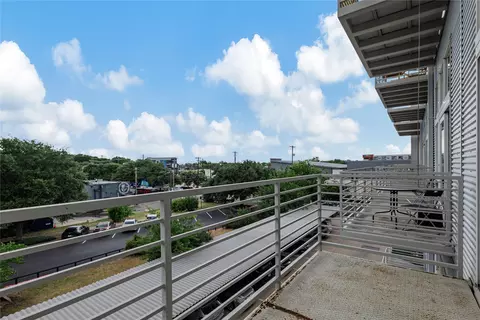 Exterior - 2124 E 6th St #305, Austin, TX 78702 photo 1 of 9