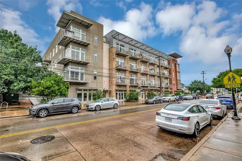 Exterior - 2124 E 6th St #305, Austin, TX 78702 photo 4 of 9