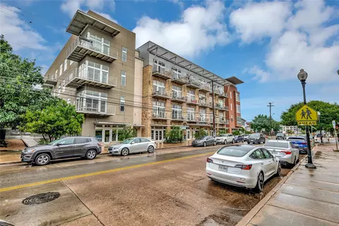 Exterior - 2124 E 6th St #305, Austin, TX 78702 photo 7 of 9