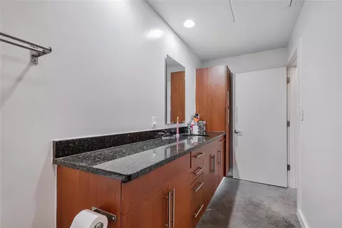 Bath - 2124 E 6th St #305, Austin, TX 78702 photo 2 of 2