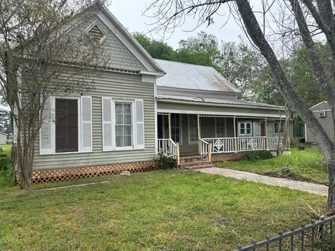 211 E 205 206 E Thigpen St, Carmine, TX 78932