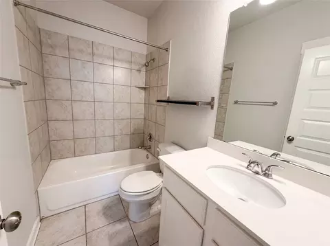 Bath - 105 Syrah Ct, Leander, TX 78641 photo 1 of 3