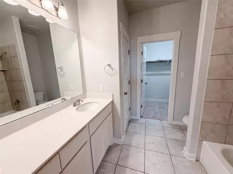 Bath - 105 Syrah Ct, Leander, TX 78641 photo 3 of 3