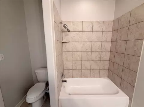 Bath - 105 Syrah Ct, Leander, TX 78641 photo 2 of 3