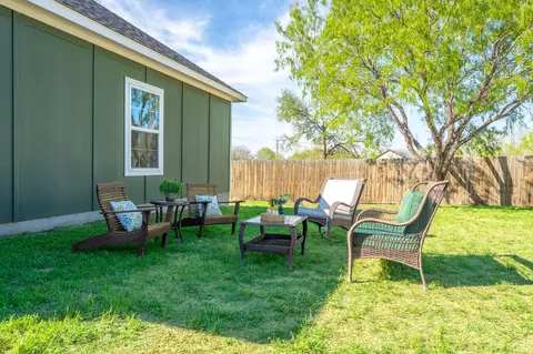 Exterior - 224 Spruce Ave, Luling, TX 78648 photo 5 of 7