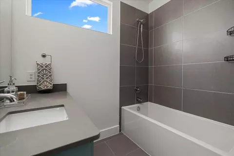 Bath - 1801 E 2nd St #8, Austin, TX 78702 photo 3 of 5