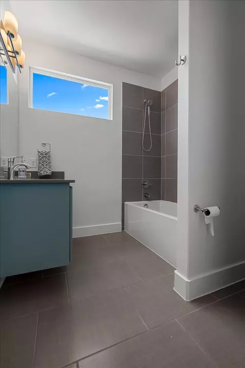 Bath - 1801 E 2nd St #8, Austin, TX 78702 photo 4 of 5