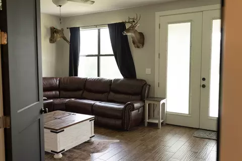 Entry Way - 111 Powder Rdg, Luling, TX 78648 photo 3 of 4
