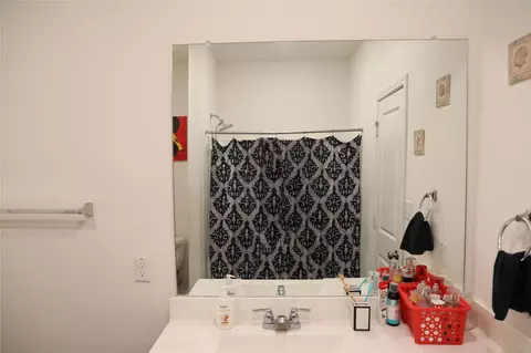 Bath - 17804 Rye Spring Dr, Elgin, TX 78621 photo 4 of 5