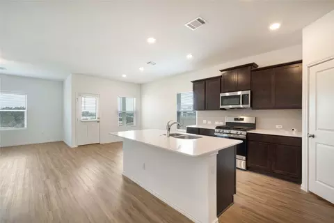 Kitchen - 932 Mallow Rd, Leander, TX 78641 photo 5 of 8