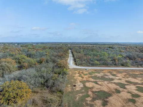 1050 Bugtussle Ln, Luling, TX 78648 photo 13