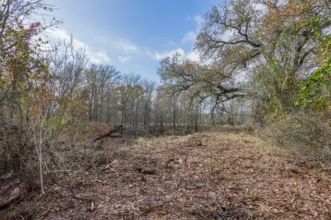 1050 Bugtussle Ln, Luling, TX 78648