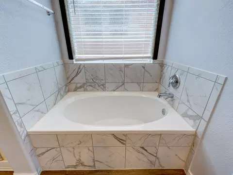 Bath - 1716 Frontenac St, Leander, TX 78641 photo 4 of 7