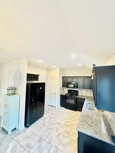 Kitchen - 413 Gettysburg Loop, Elgin, TX 78621 photo 1 of 4
