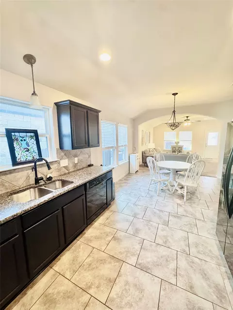 Kitchen - 413 Gettysburg Loop, Elgin, TX 78621 photo 3 of 4