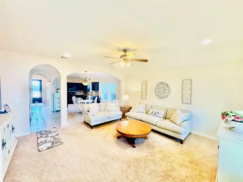 Living - 413 Gettysburg Loop, Elgin, TX 78621 photo 3 of 4