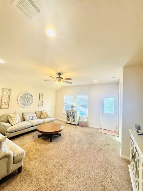 Living - 413 Gettysburg Loop, Elgin, TX 78621 photo 2 of 4