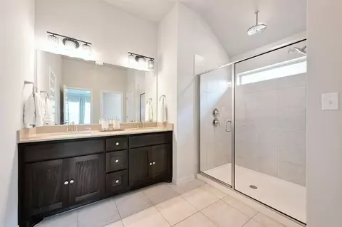 Bath - 161 Danbark Dr, Buda, TX 78610 photo 1 of 2