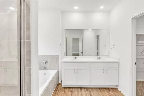 Bath - 212 Flint Mountain Rd, Georgetown, TX 78628 photo 4 of 6
