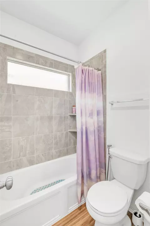 Bath - 212 Flint Mountain Rd, Georgetown, TX 78628 photo 3 of 6