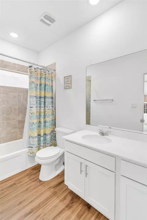 Bath - 212 Flint Mountain Rd, Georgetown, TX 78628 photo 1 of 6