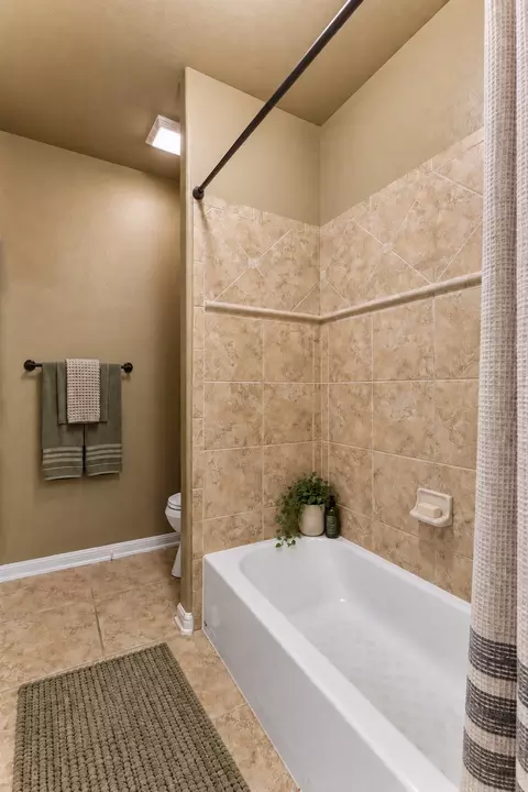 Bath - 3017 Raspberry Rd, Austin, TX 78748 photo 6 of 6
