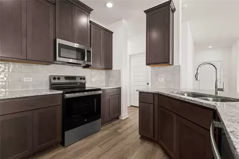 Kitchen - 251 Gus Loop, Georgetown, TX 78626 photo 1 of 1