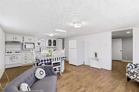 14 W Post Oak Ave, Rogers, TX 76569
