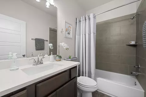 Bath - 2404 Brook Crest Way, Leander, TX 78641 photo 3 of 3