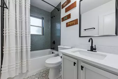 Bath - 175 Bobs Trl, Bastrop, TX 78602 photo 3 of 3