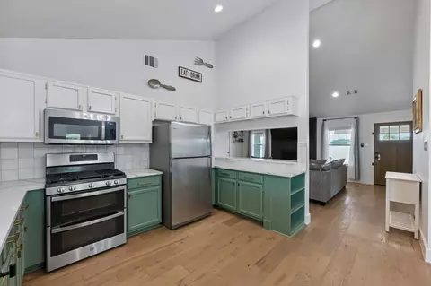 Kitchen - 175 Bobs Trl, Bastrop, TX 78602 photo 4 of 4