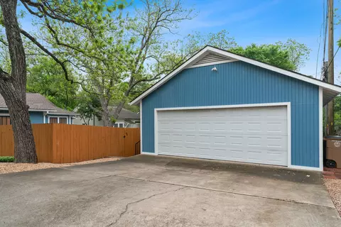 Exterior - 601 E 43rd St, Austin, TX 78751 photo 9 of 10